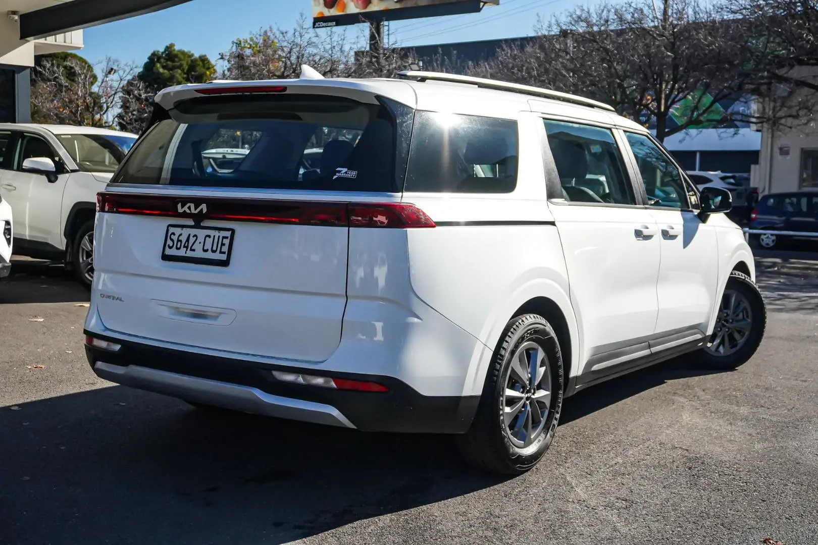 2022 Kia Carnival Gallery Image 3
