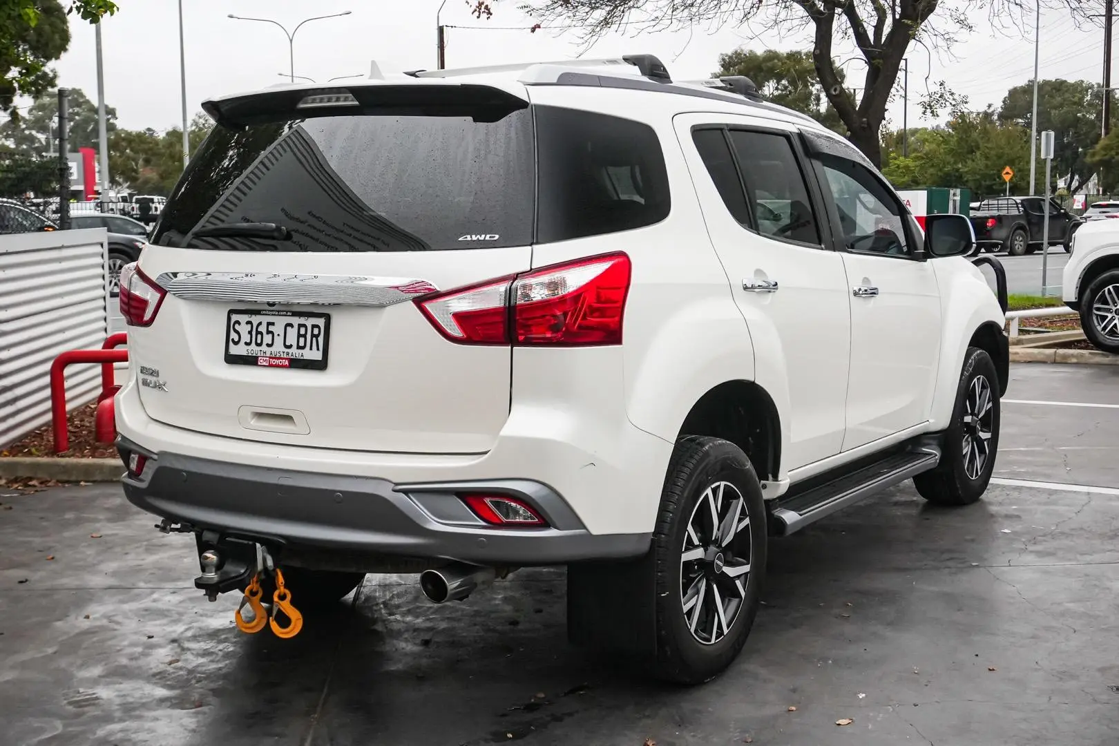2019 Isuzu MU-X Gallery Image 3