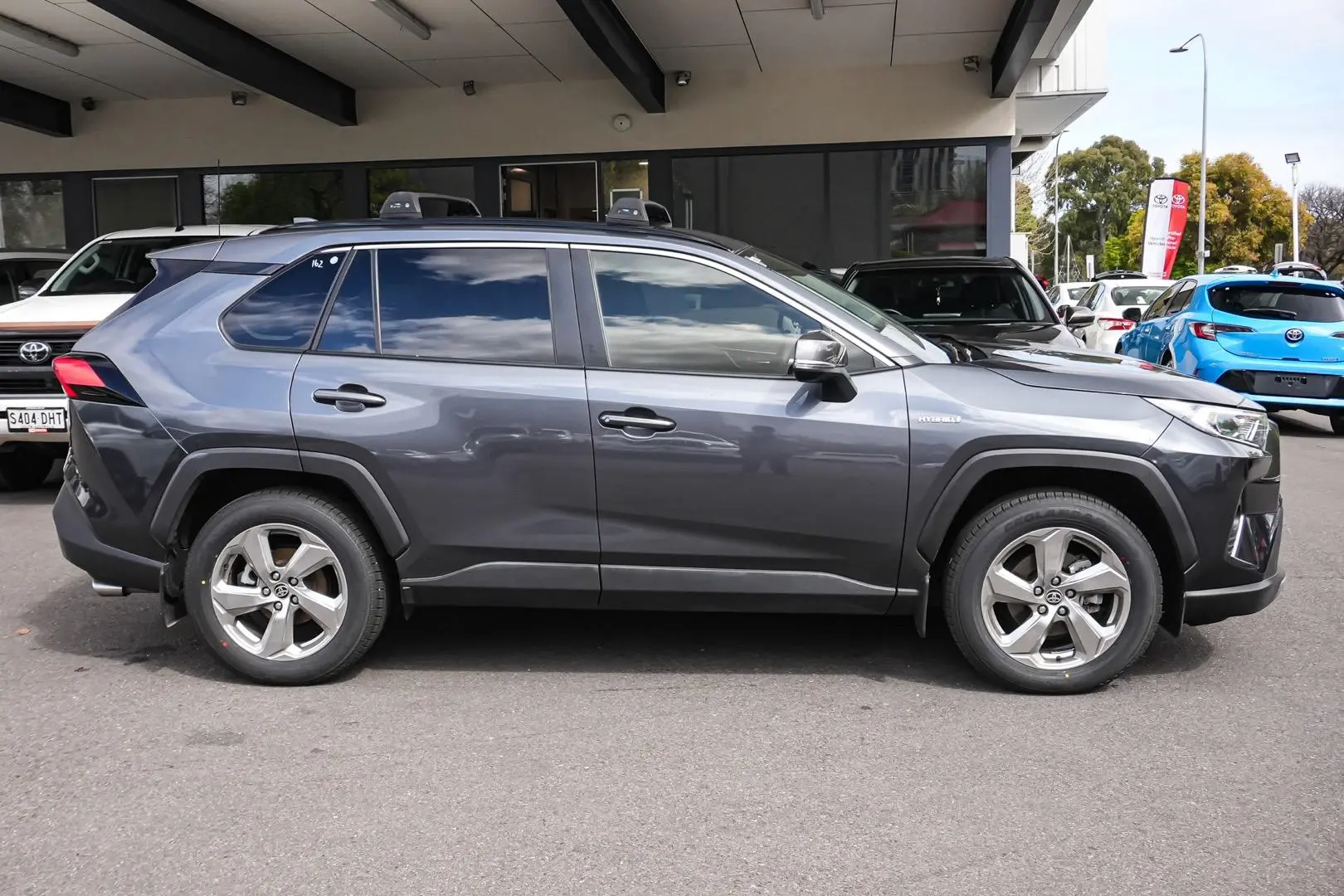 2020 Toyota RAV4 Gallery Image 4