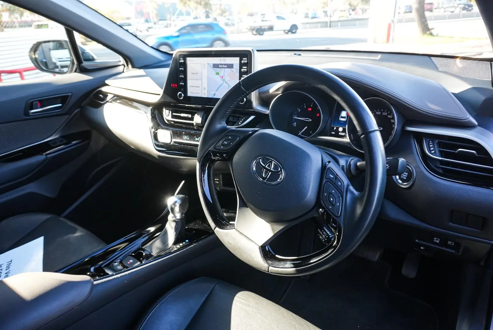 2022 Toyota C-HR Gallery Image 7
