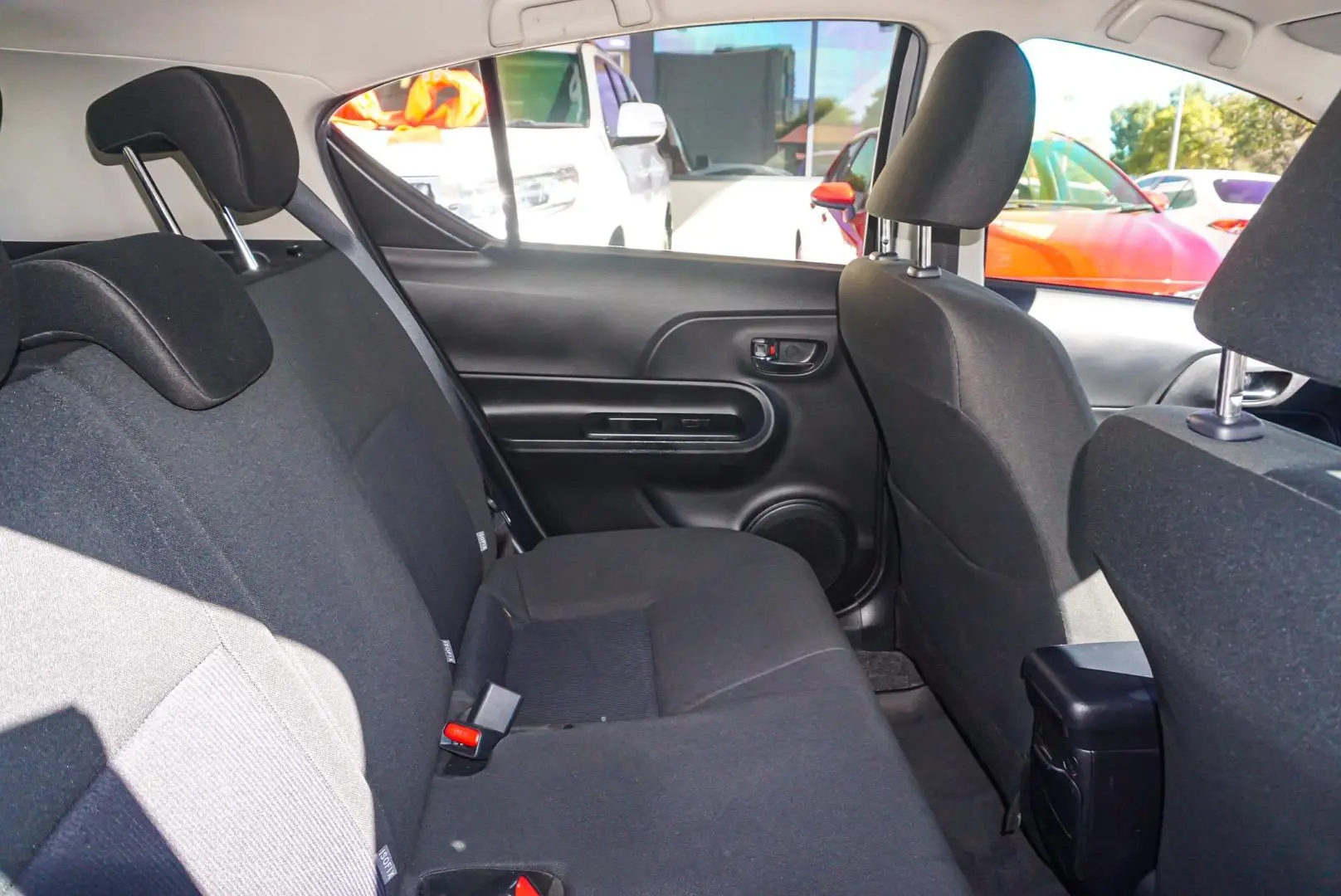 2018 Toyota Prius C Gallery Image 7