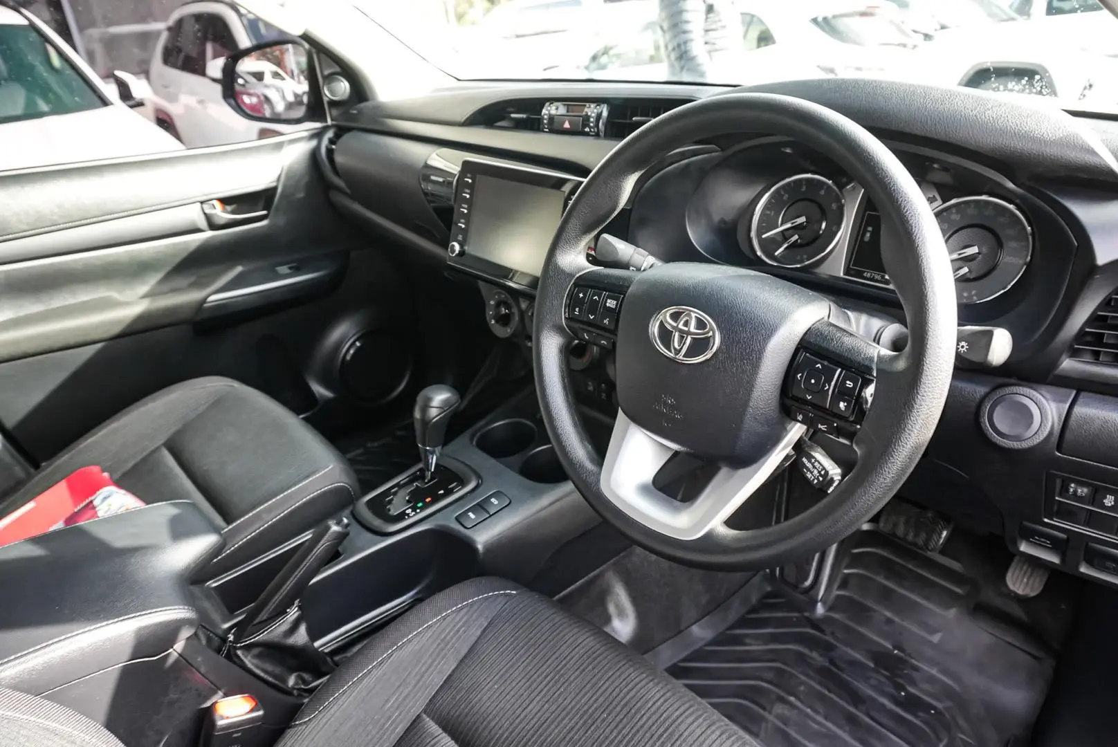 2022 Toyota Hilux Gallery Image 6