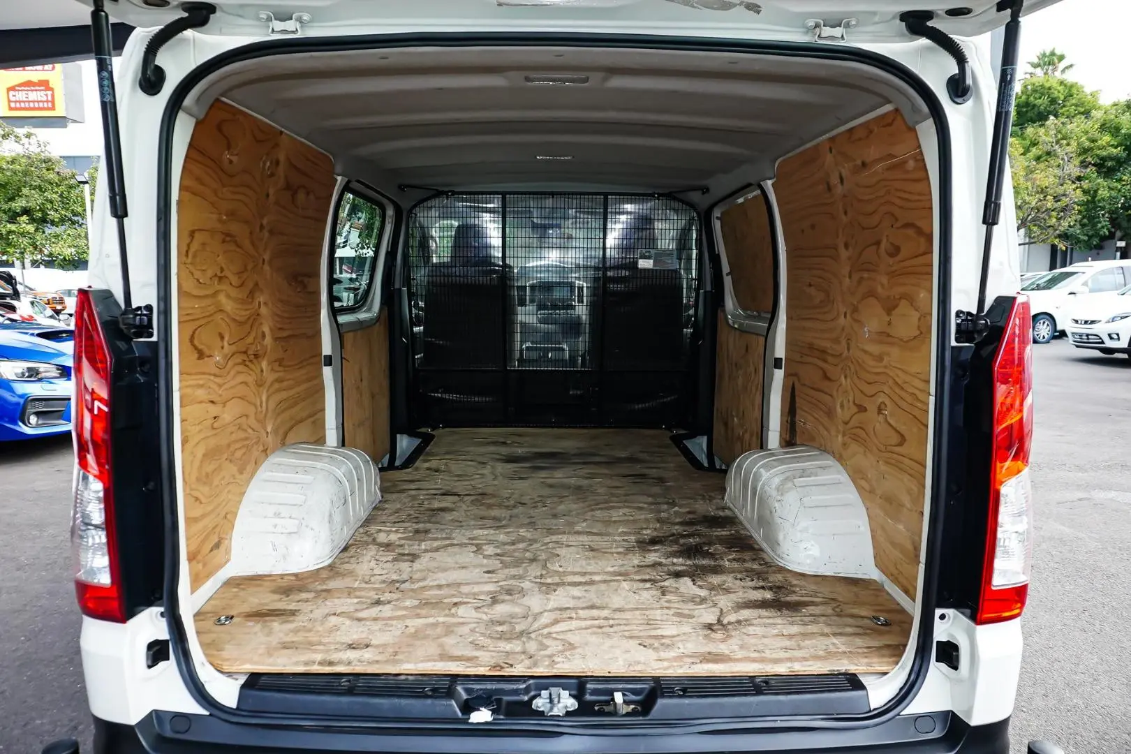 2022 Toyota Hiace Gallery Image 8