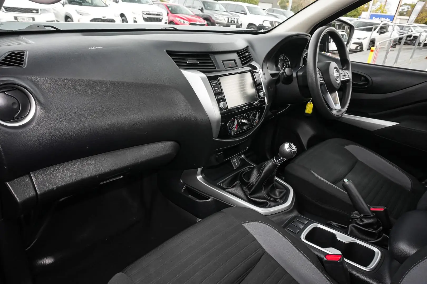 2022 Nissan Navara Gallery Image 11