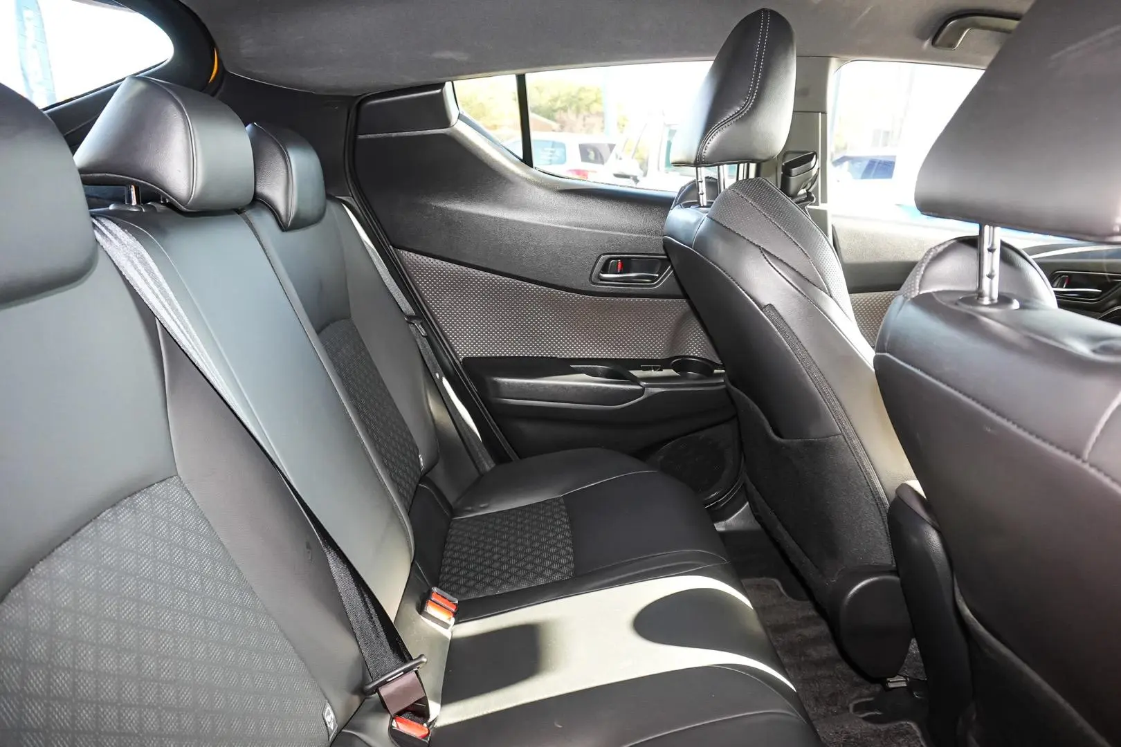 2021 Toyota C-HR Gallery Image 16