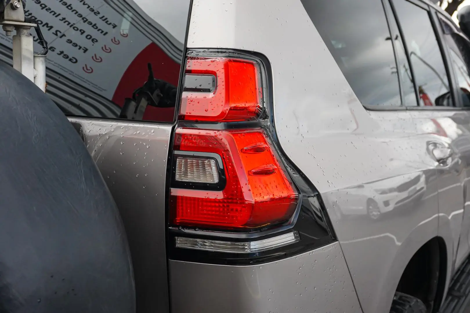 2018 Toyota Landcruiser Prado Gallery Image 18