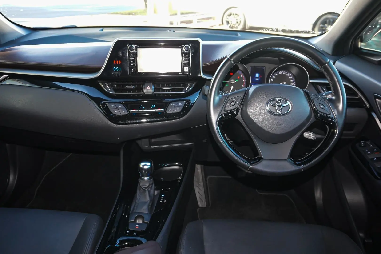 2017 Toyota C-HR Gallery Image 9