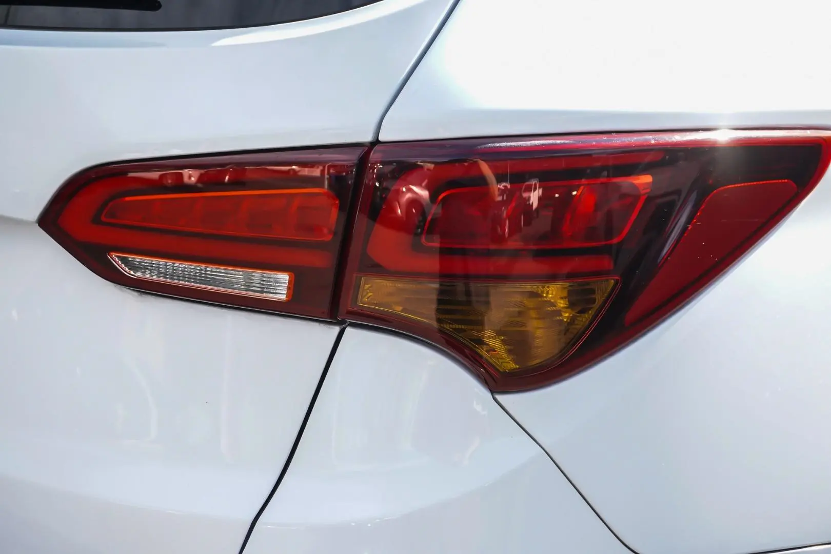 2015 Hyundai Santa Fe Gallery Image 13
