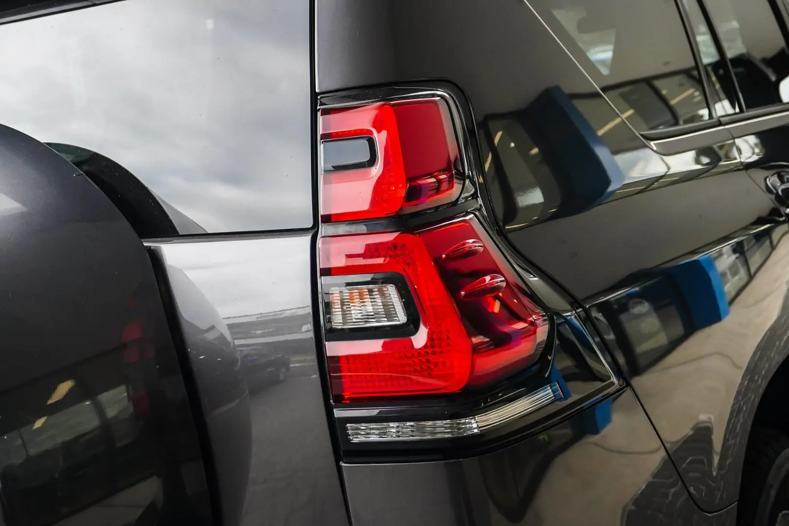 2021 Toyota Landcruiser Prado Gallery Image 13