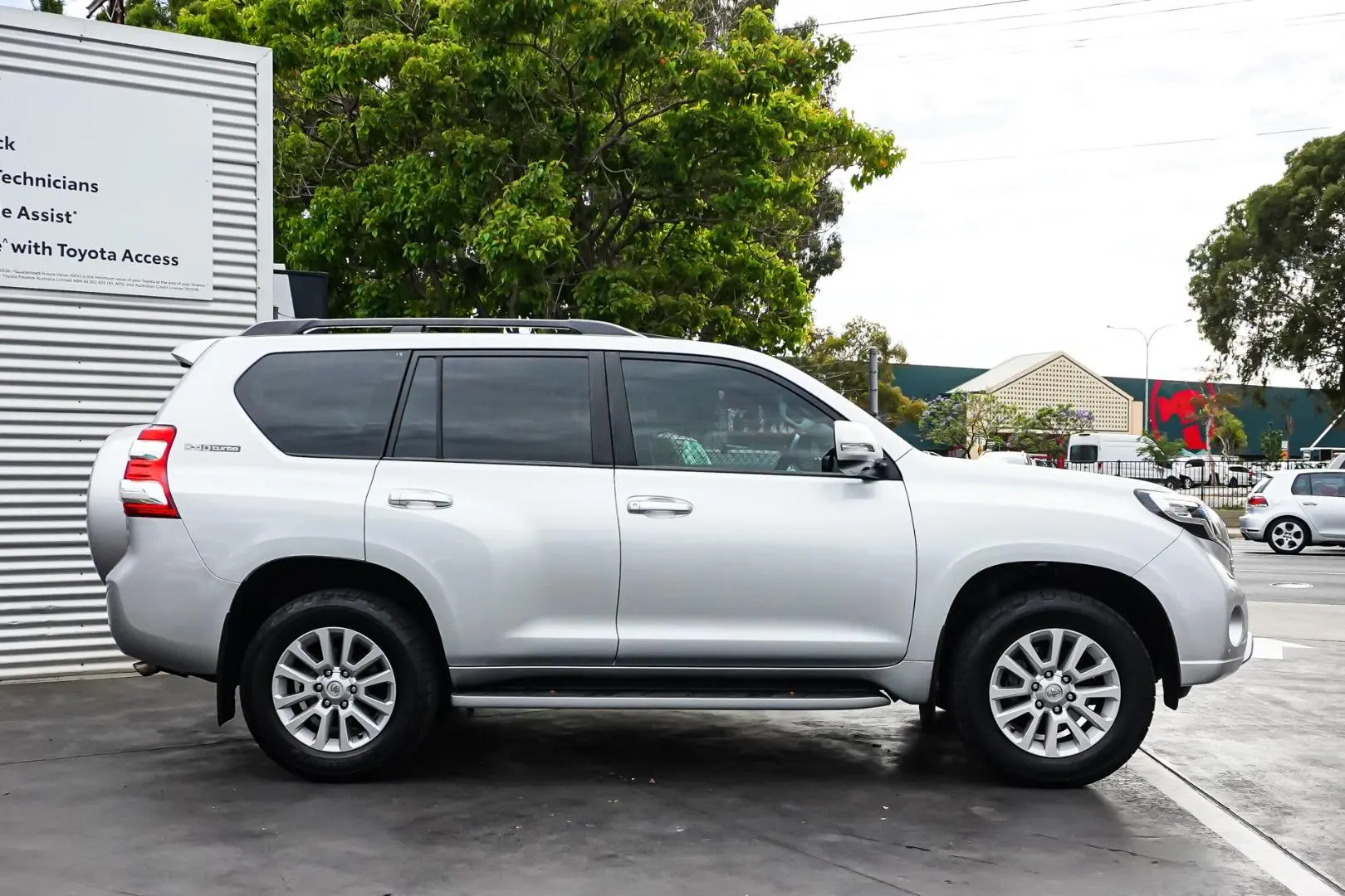 2016 Toyota Landcruiser Prado Gallery Image 4