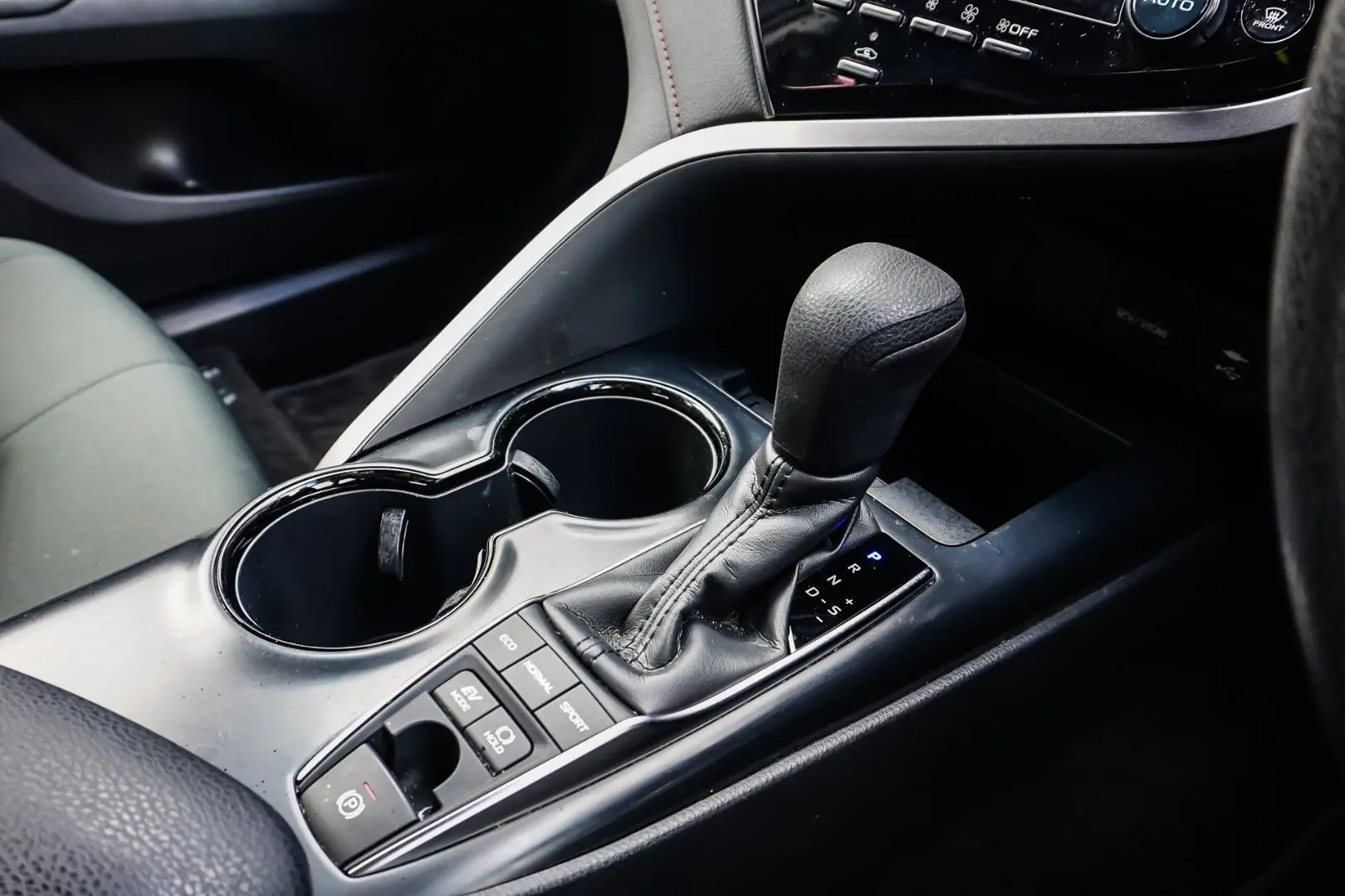 2019 Toyota Camry Gallery Image 18