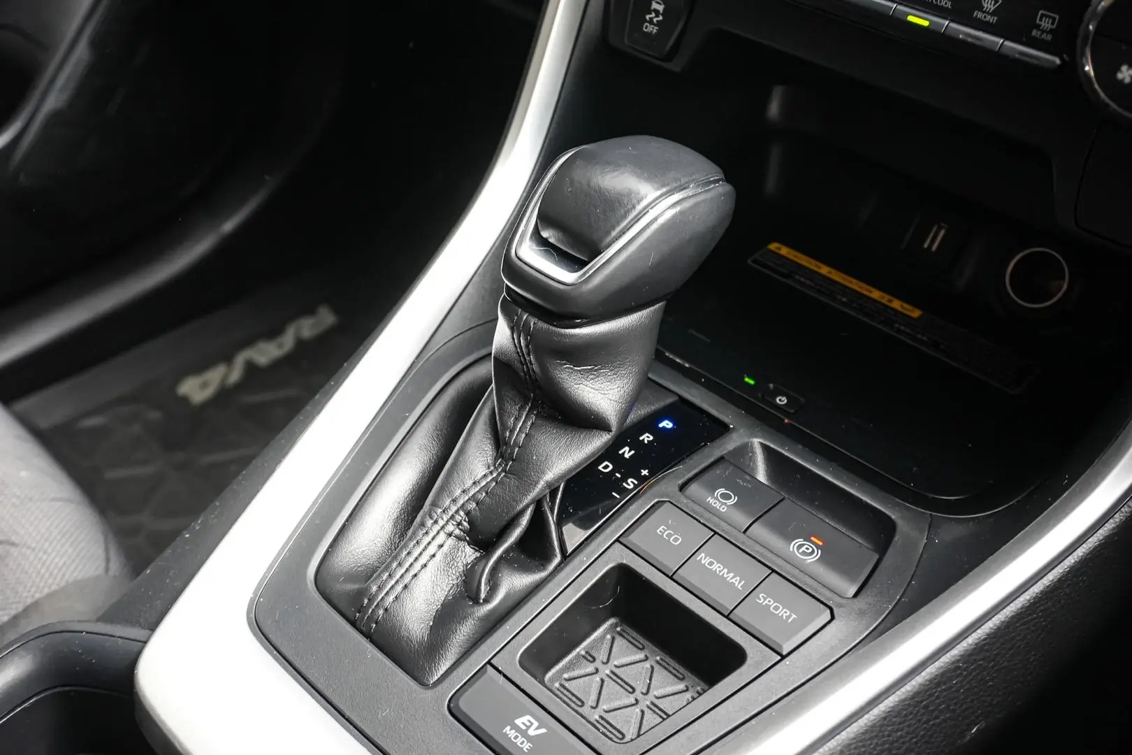 2020 Toyota RAV4 Gallery Image 17