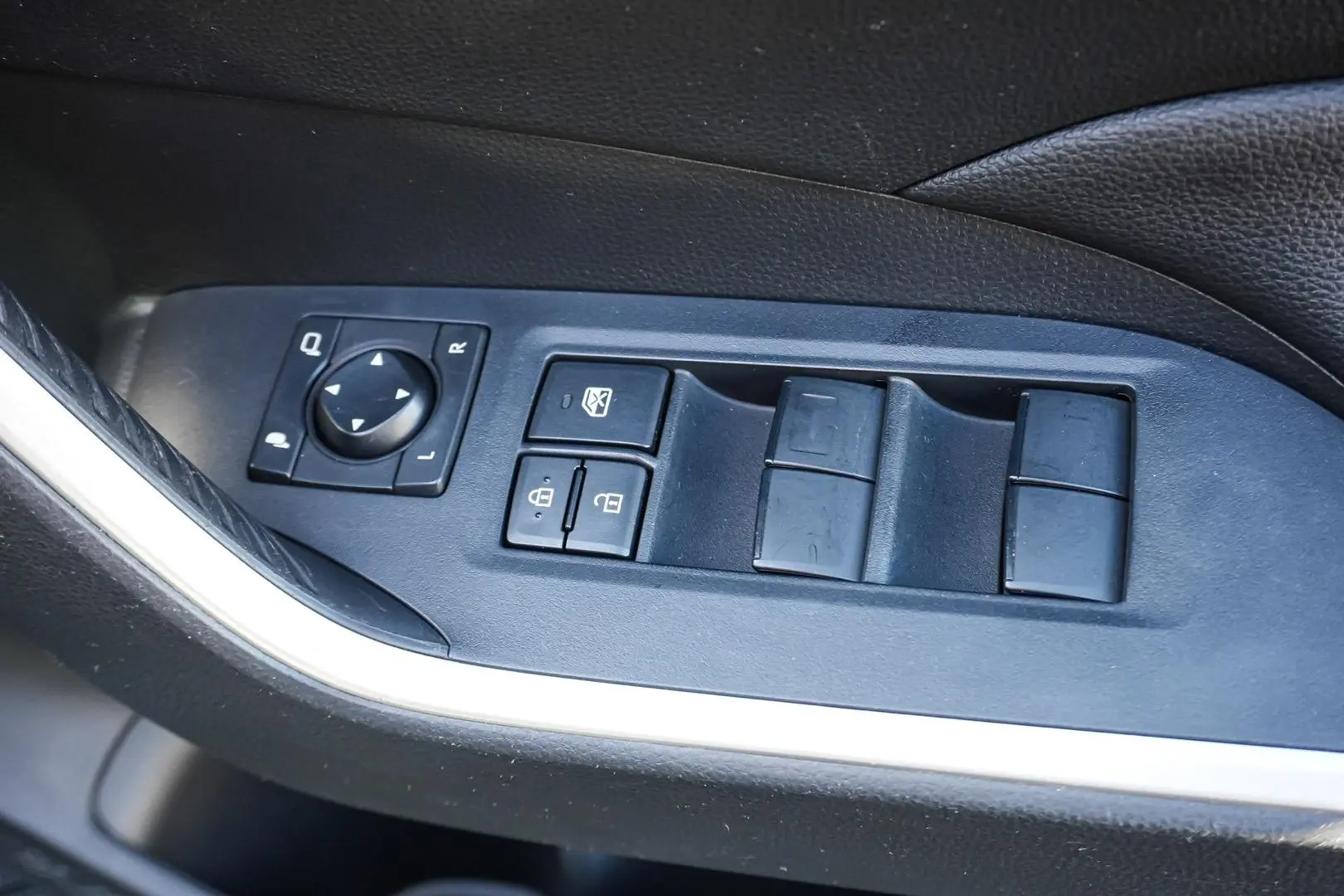 2019 Toyota RAV4 Gallery Image 16