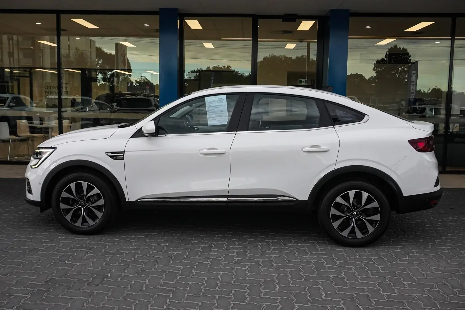 2023 Renault Arkana Gallery Image 4