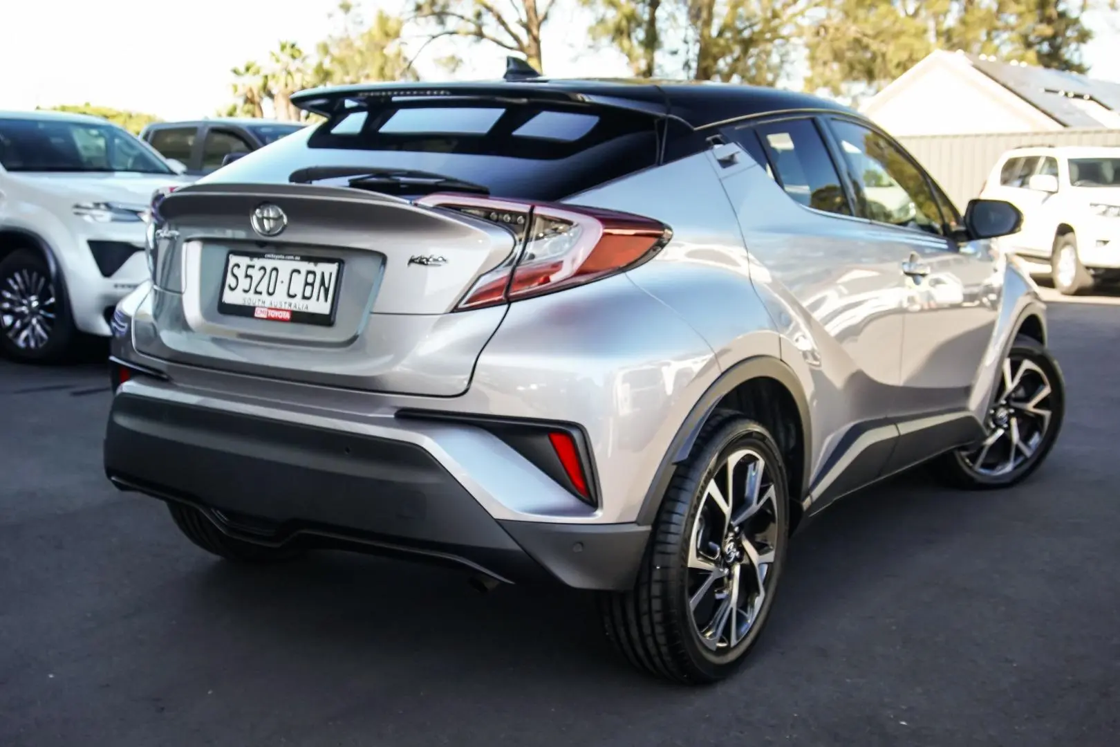 2019 Toyota C-Hr Gallery Image 2