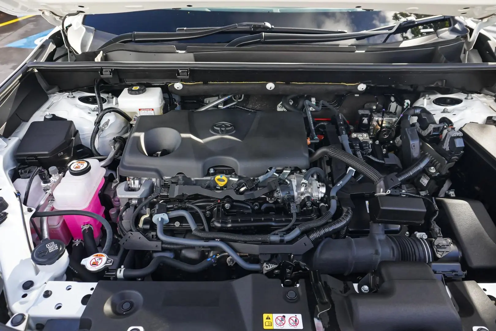 2024 Toyota RAV4 Gallery Image 25