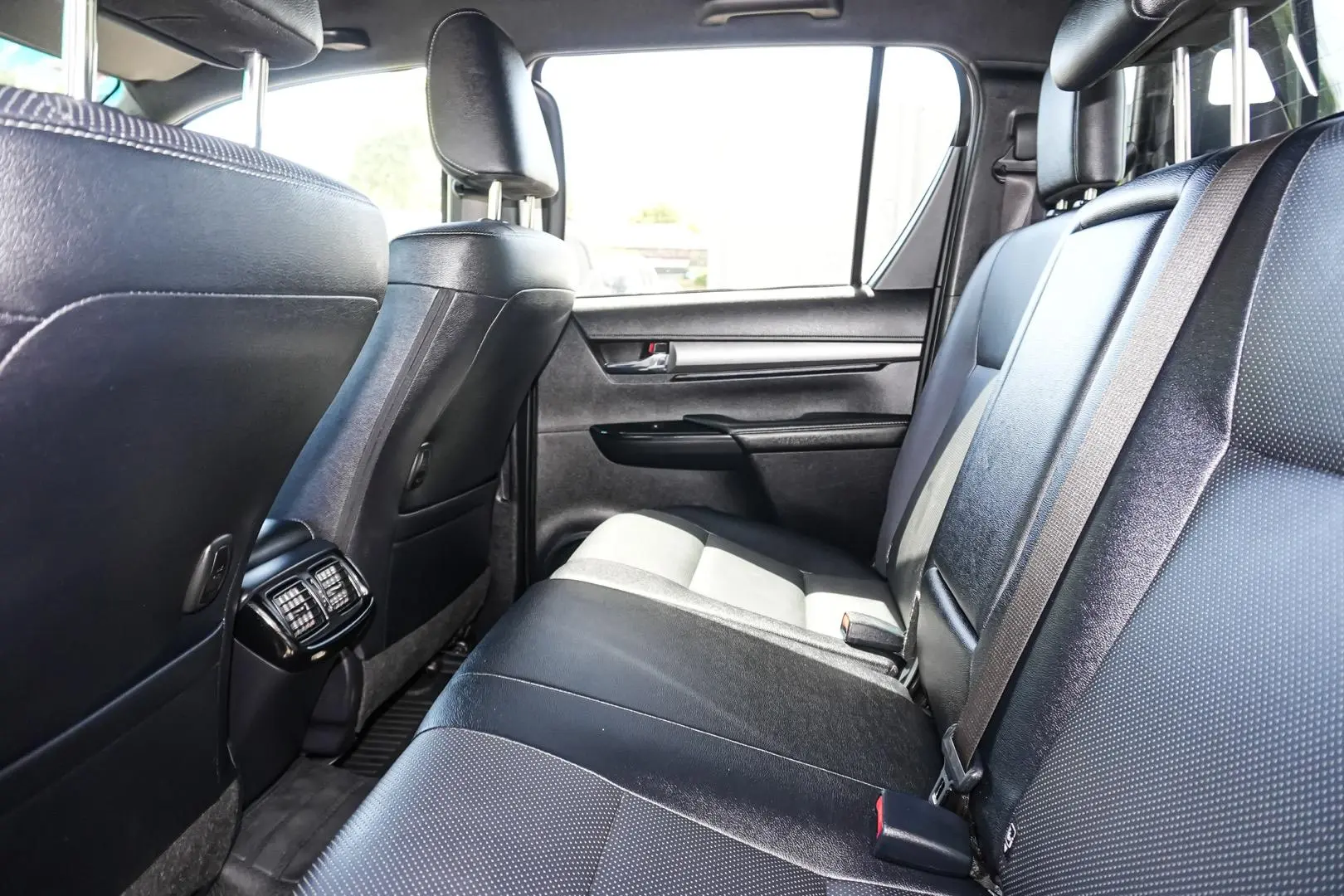 2022 Toyota Hilux Gallery Image 7