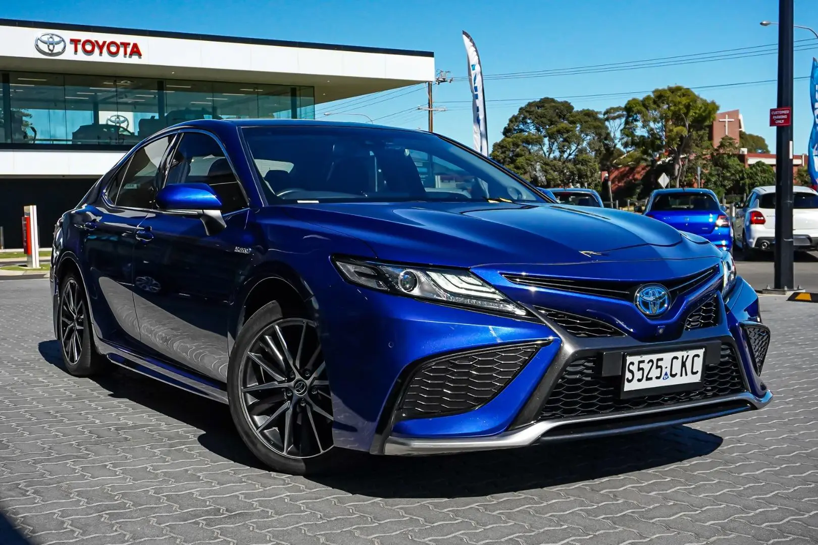 2021 Toyota Camry Gallery Image 2