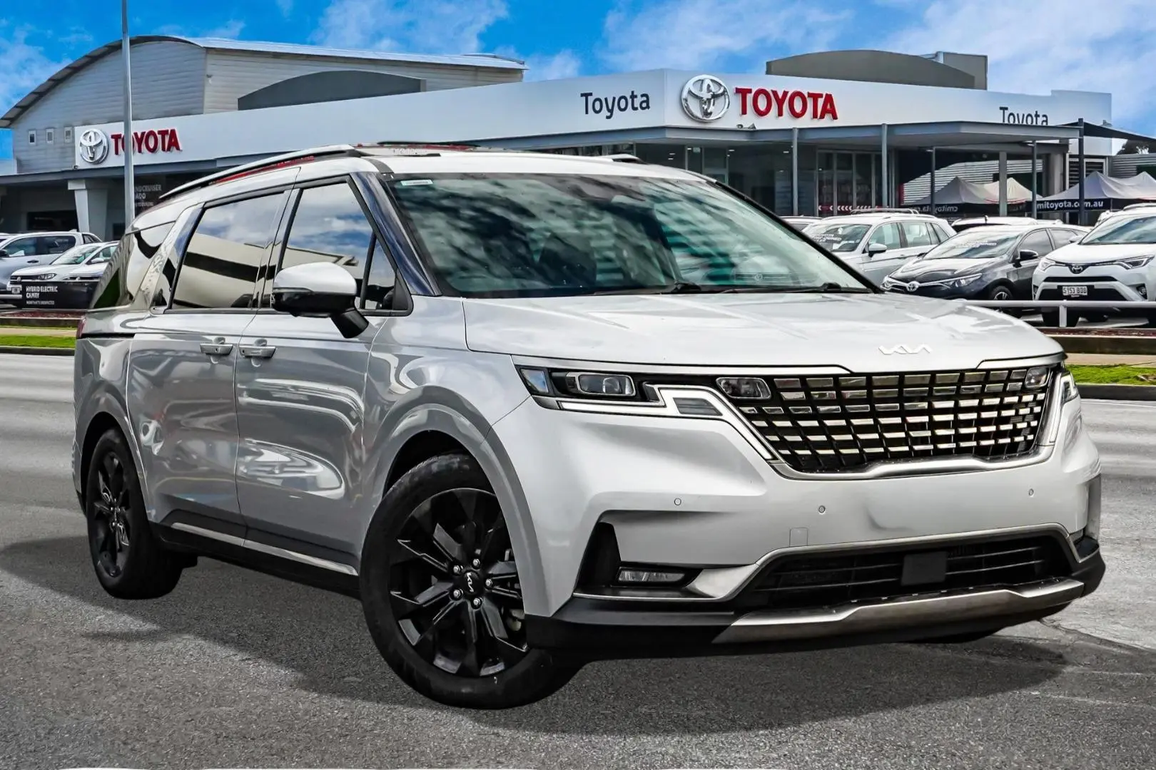 2021 Kia Carnival Gallery Image 1