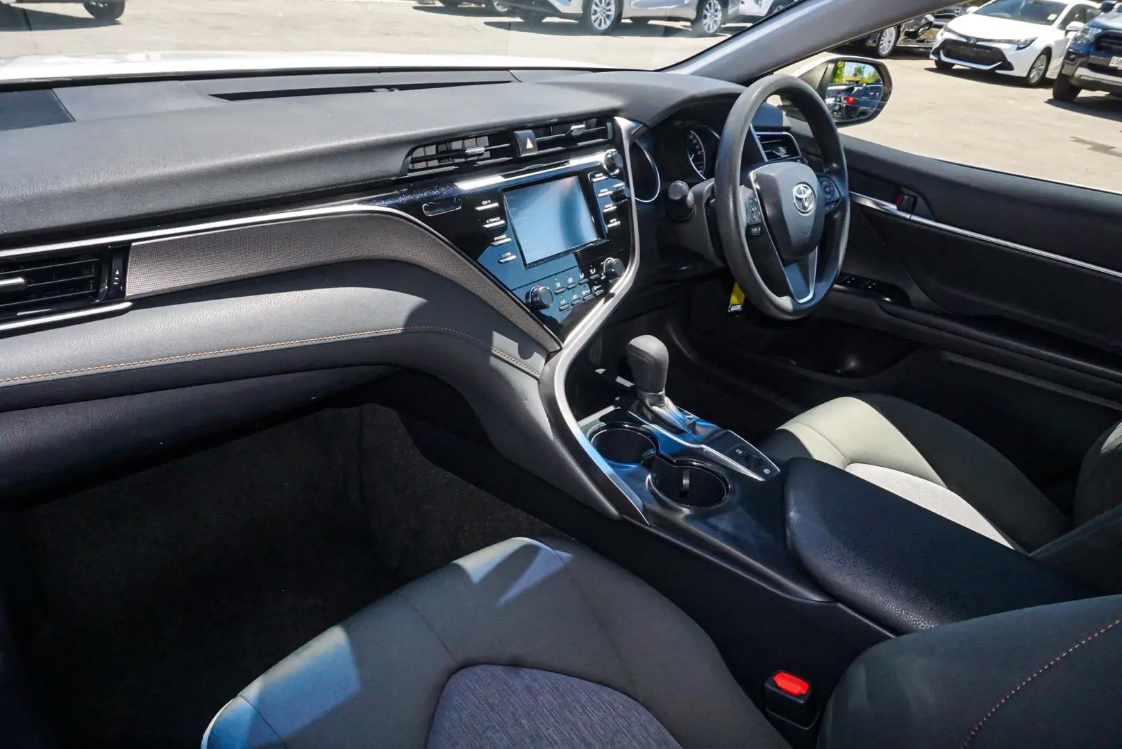 2019 Toyota Camry Gallery Image 9