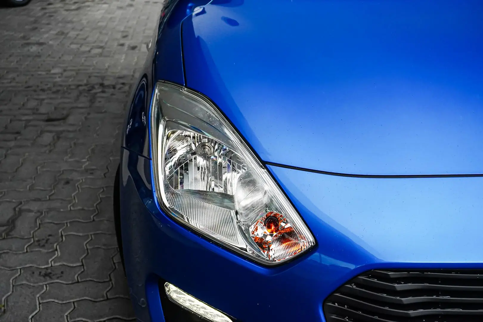 2019 Suzuki Swift Gallery Image 13