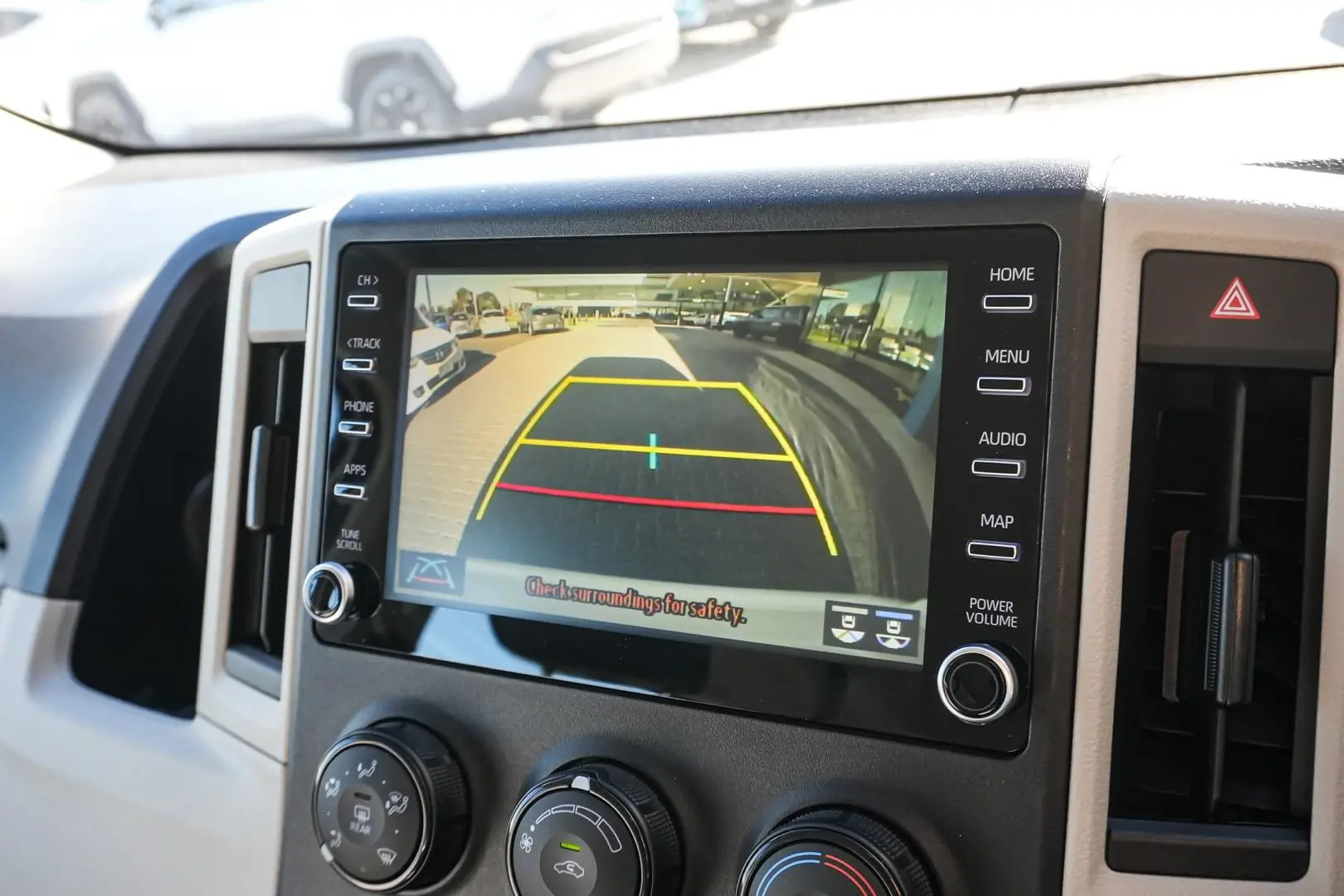 2020 Toyota Hiace Gallery Image 23