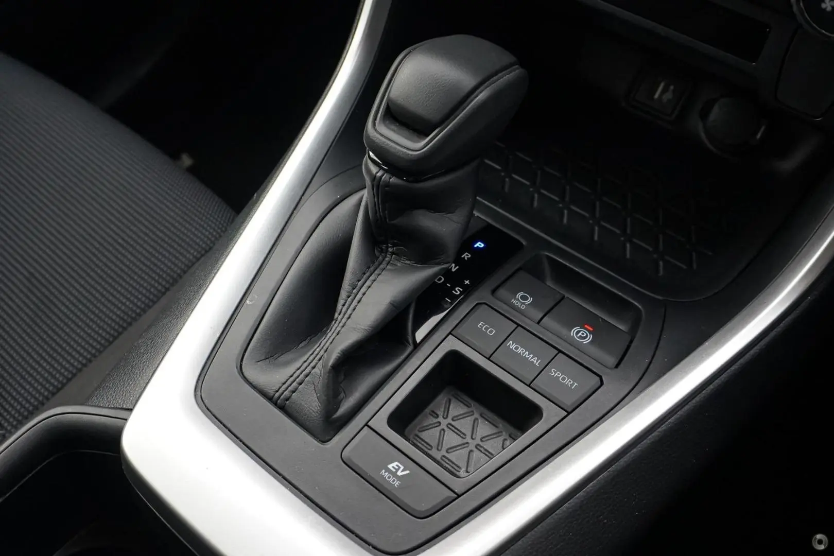 2024 Toyota RAV4 Gallery Image 18