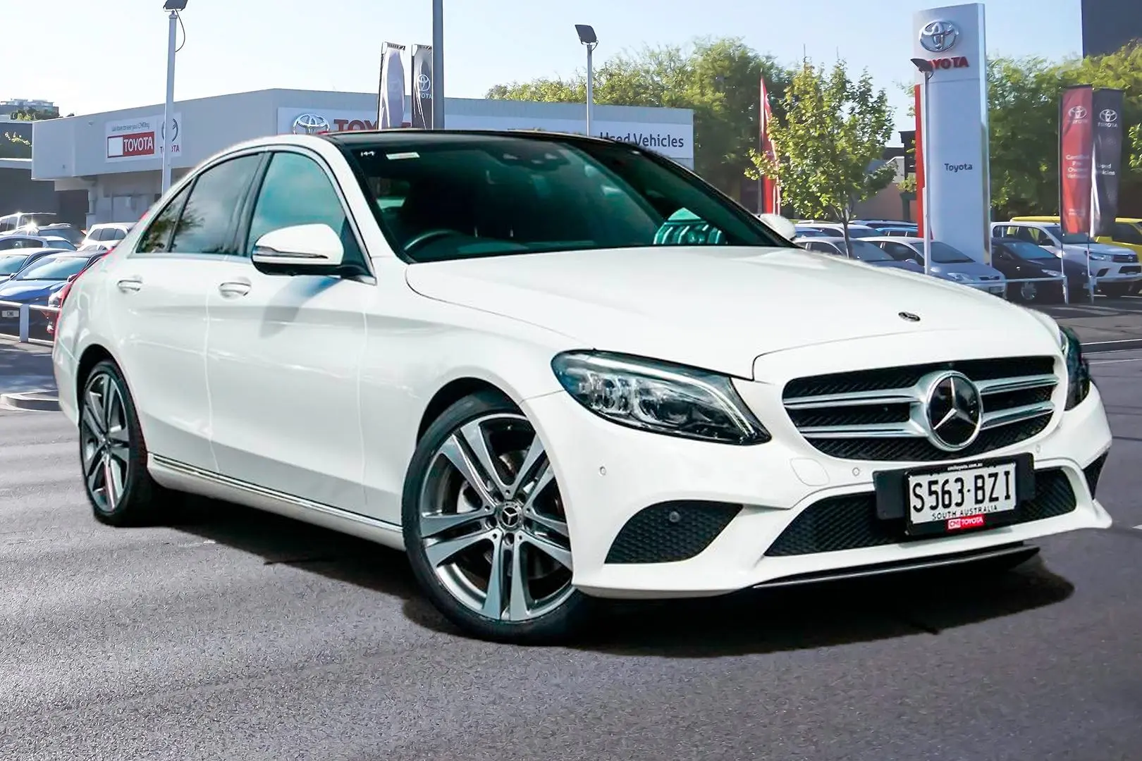 2018 Mercedes-Benz C-Class Gallery Image 1