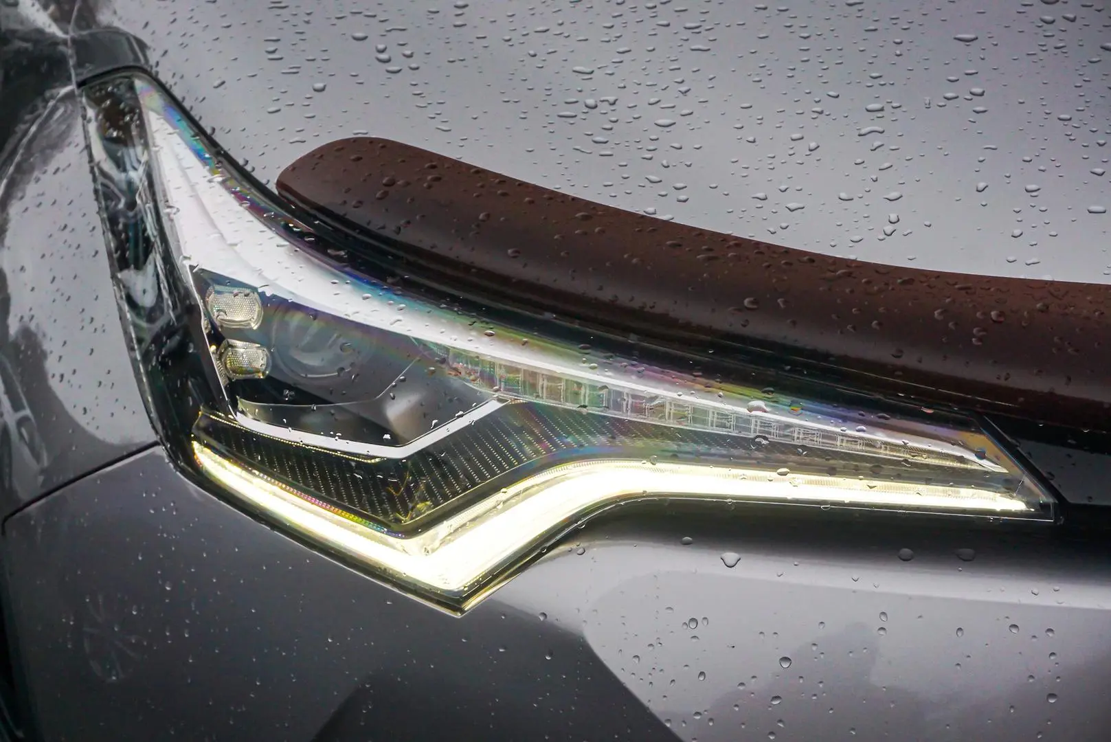 2018 Toyota C-HR Gallery Image 11