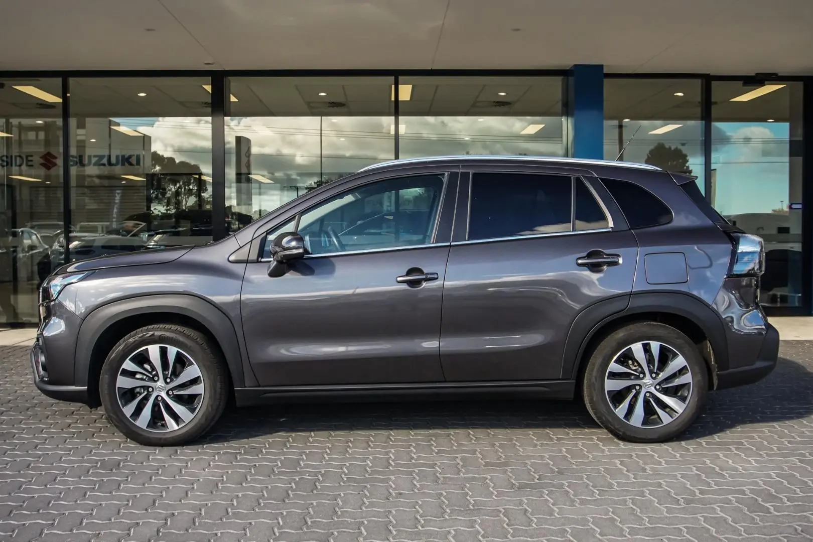2023 Suzuki S-Cross Gallery Image 3