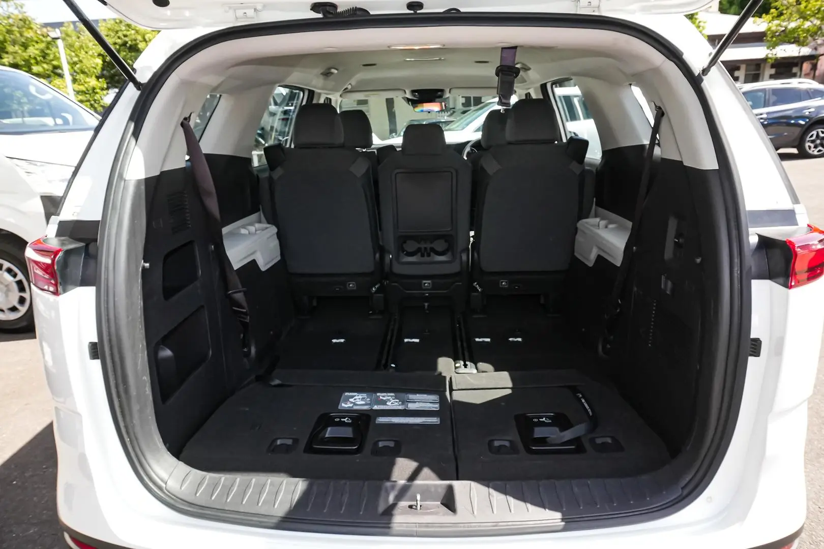 2022 Kia Carnival Gallery Image 13