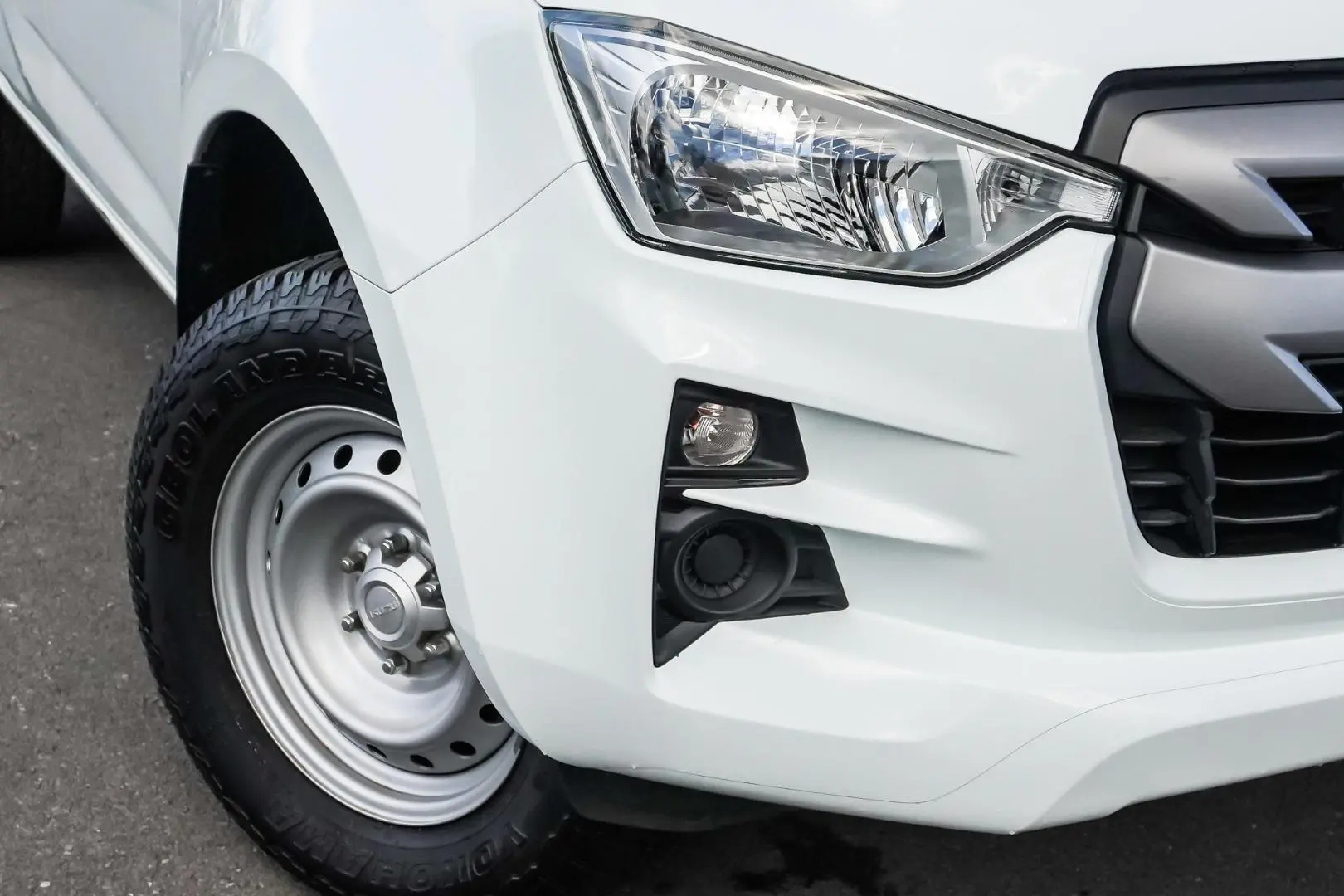 2021 Isuzu D-MAX Gallery Image 10