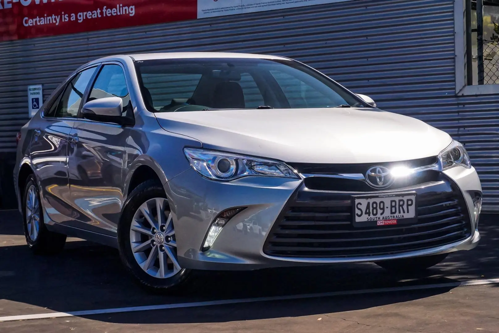 2016 Toyota Camry Gallery Image 1