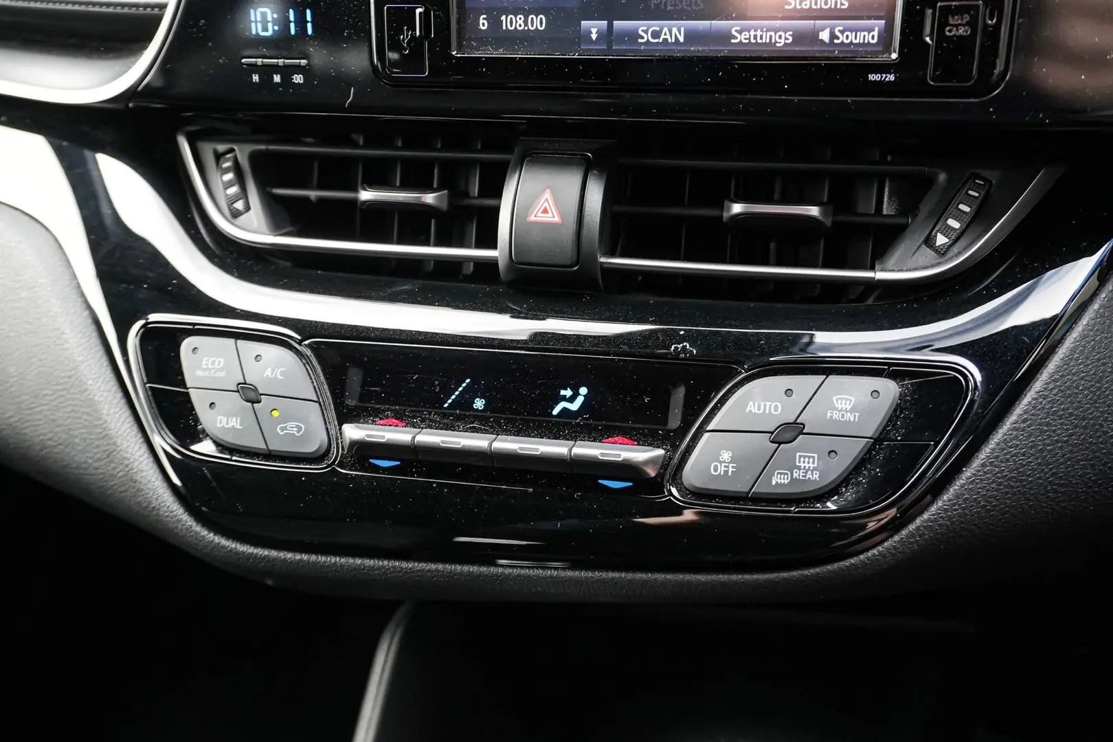2019 Toyota C-HR Gallery Image 21