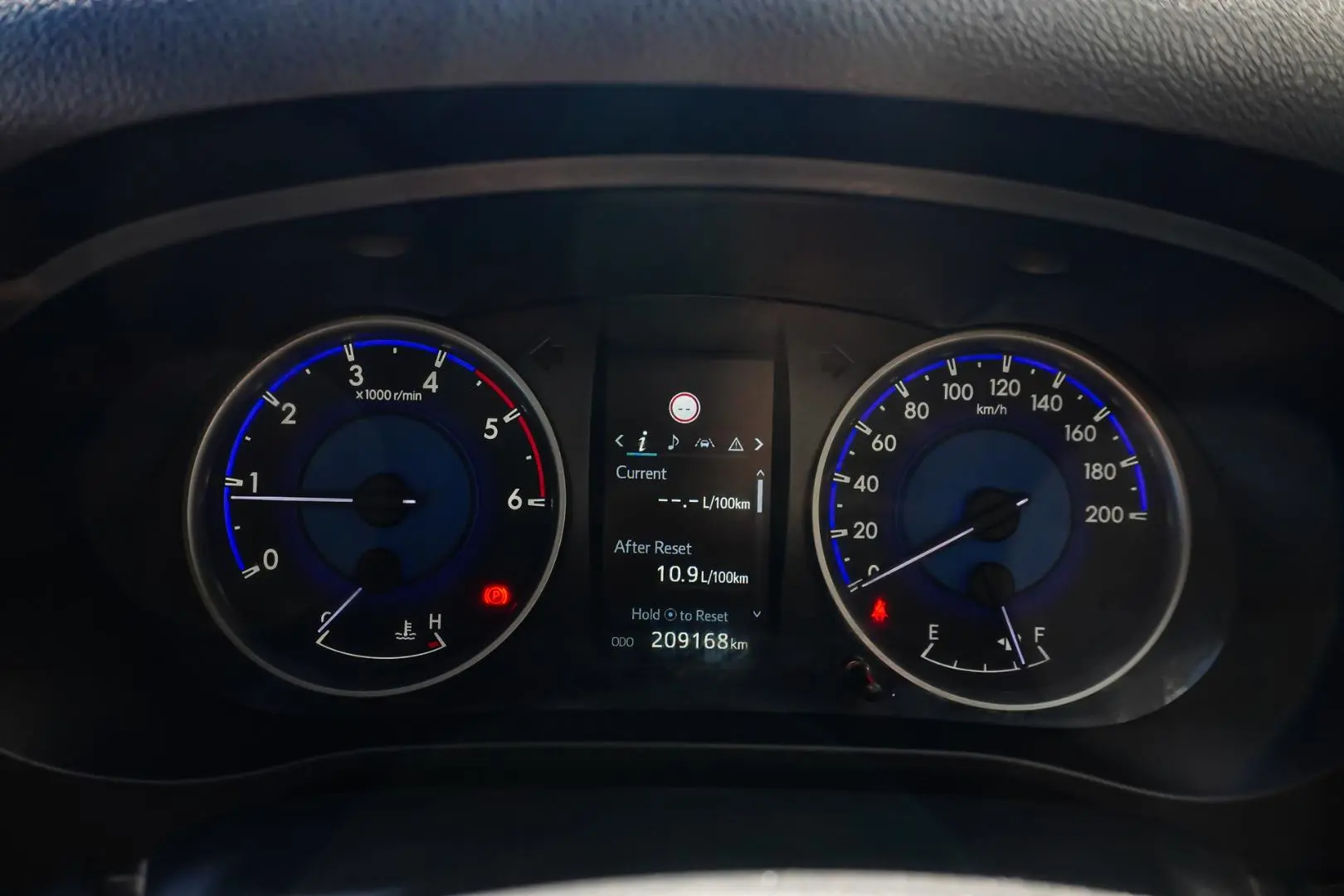 2019 Toyota Hilux Gallery Image 16