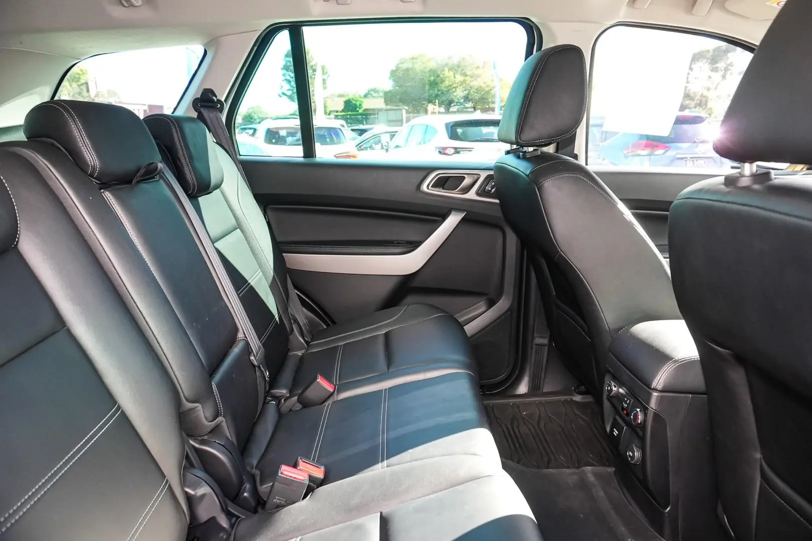2019 Ford Everest Gallery Image 9