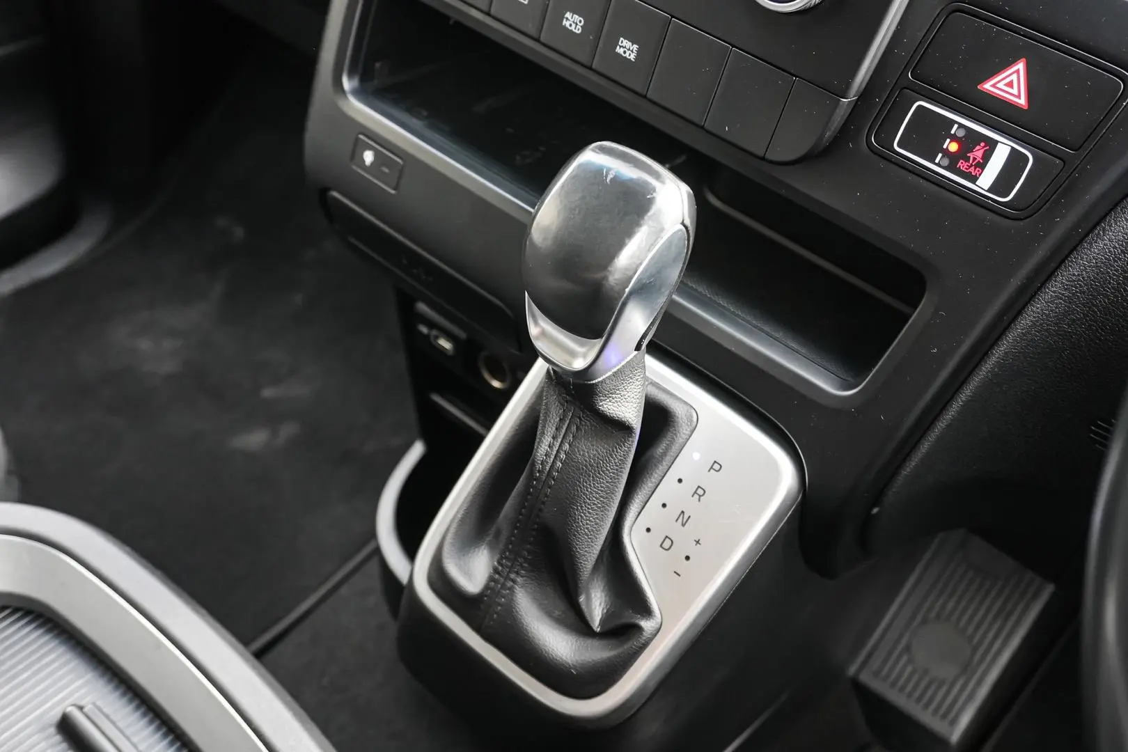 2021 Hyundai STARIA LOAD Gallery Image 16