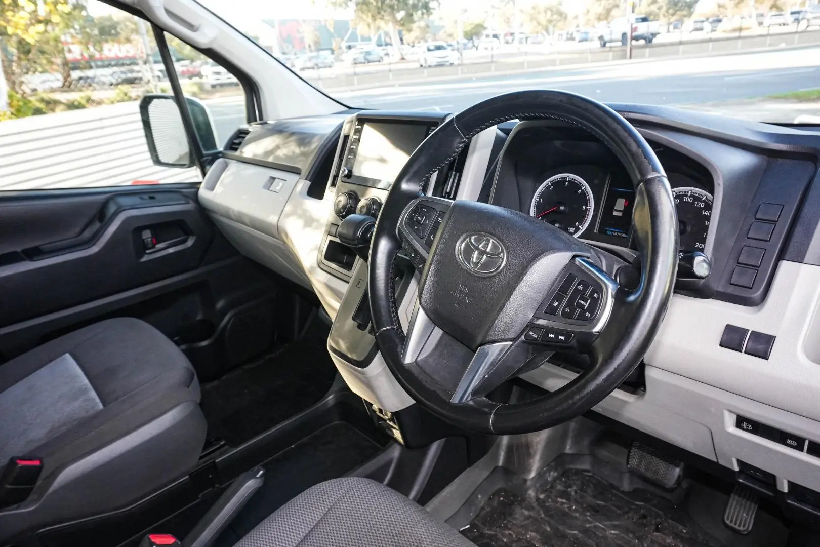 2020 Toyota Hiace Gallery Image 7