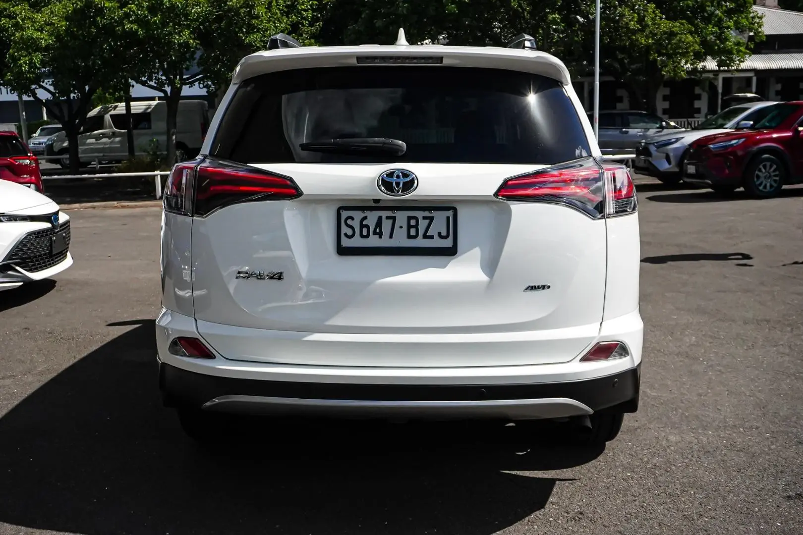 2018 Toyota RAV4 Gallery Image 5