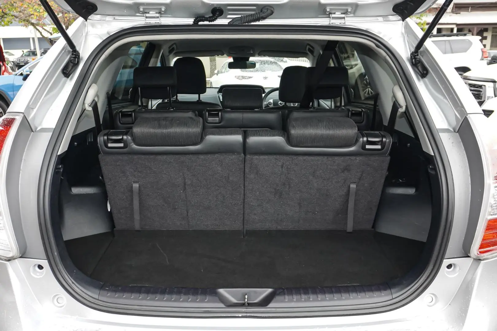 2019 Toyota Prius V Gallery Image 9