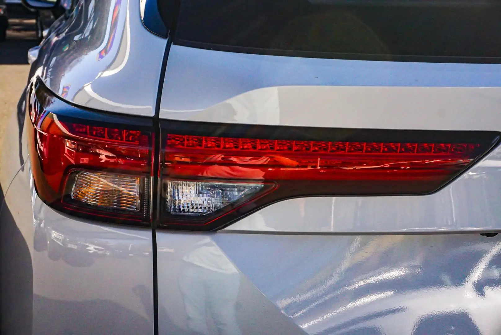 2022 Mitsubishi Outlander Gallery Image 13