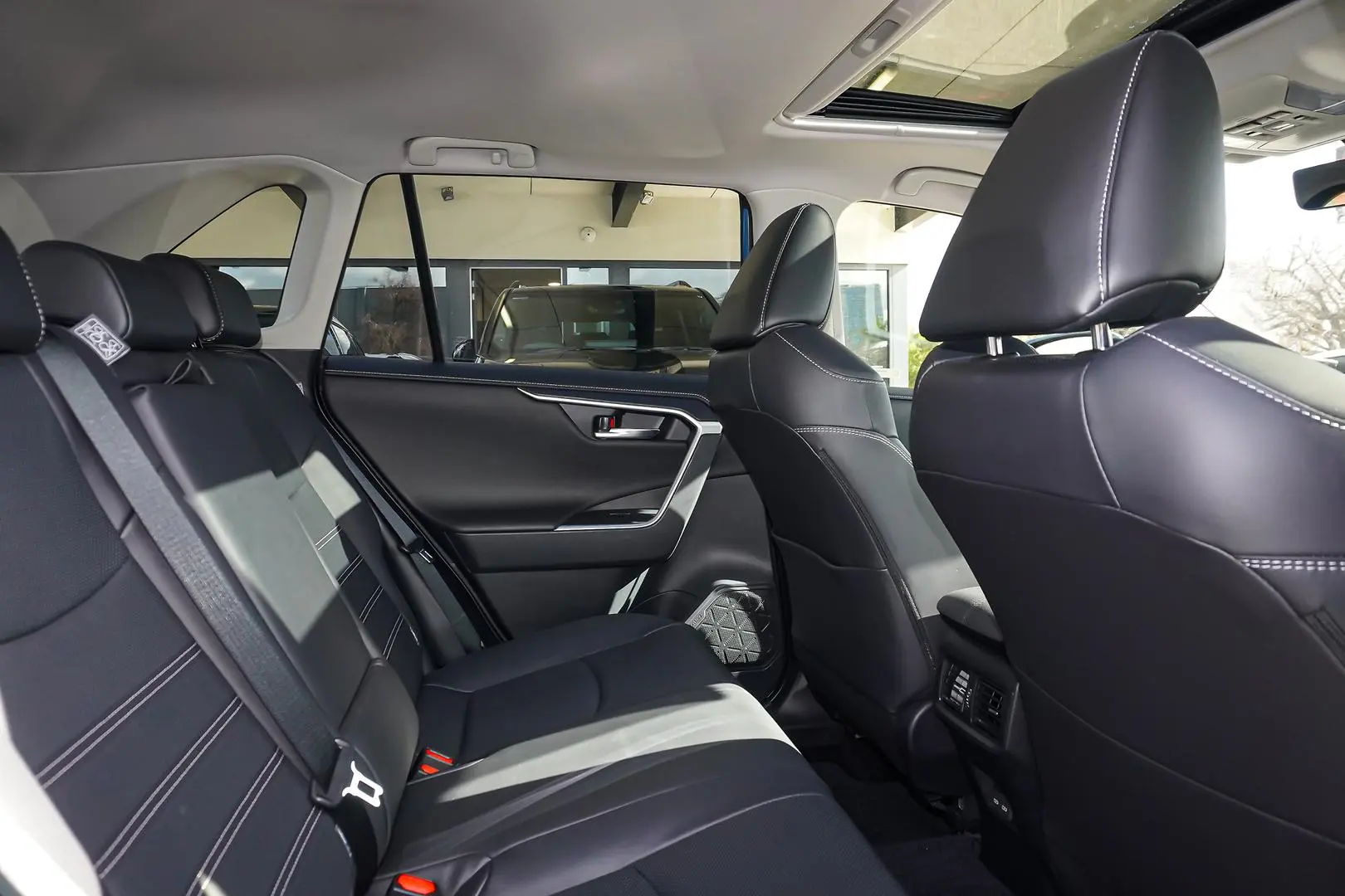 2024 Toyota RAV4 Gallery Image 7