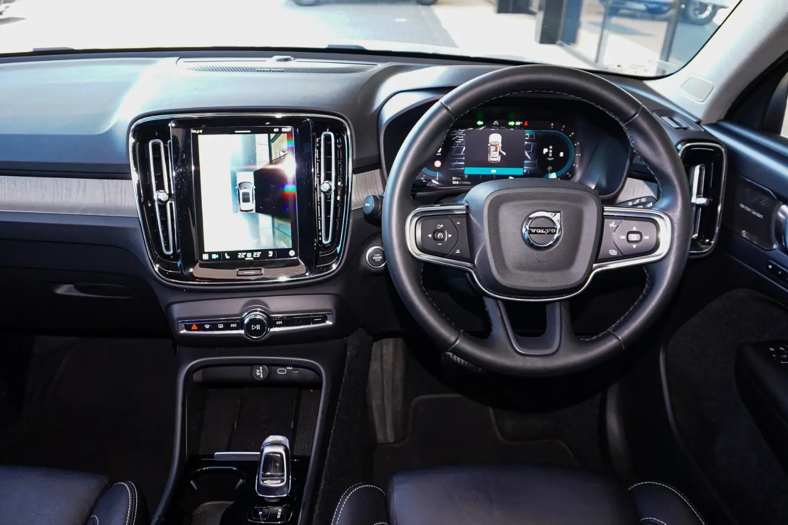 2023 Volvo XC40 Gallery Image 9