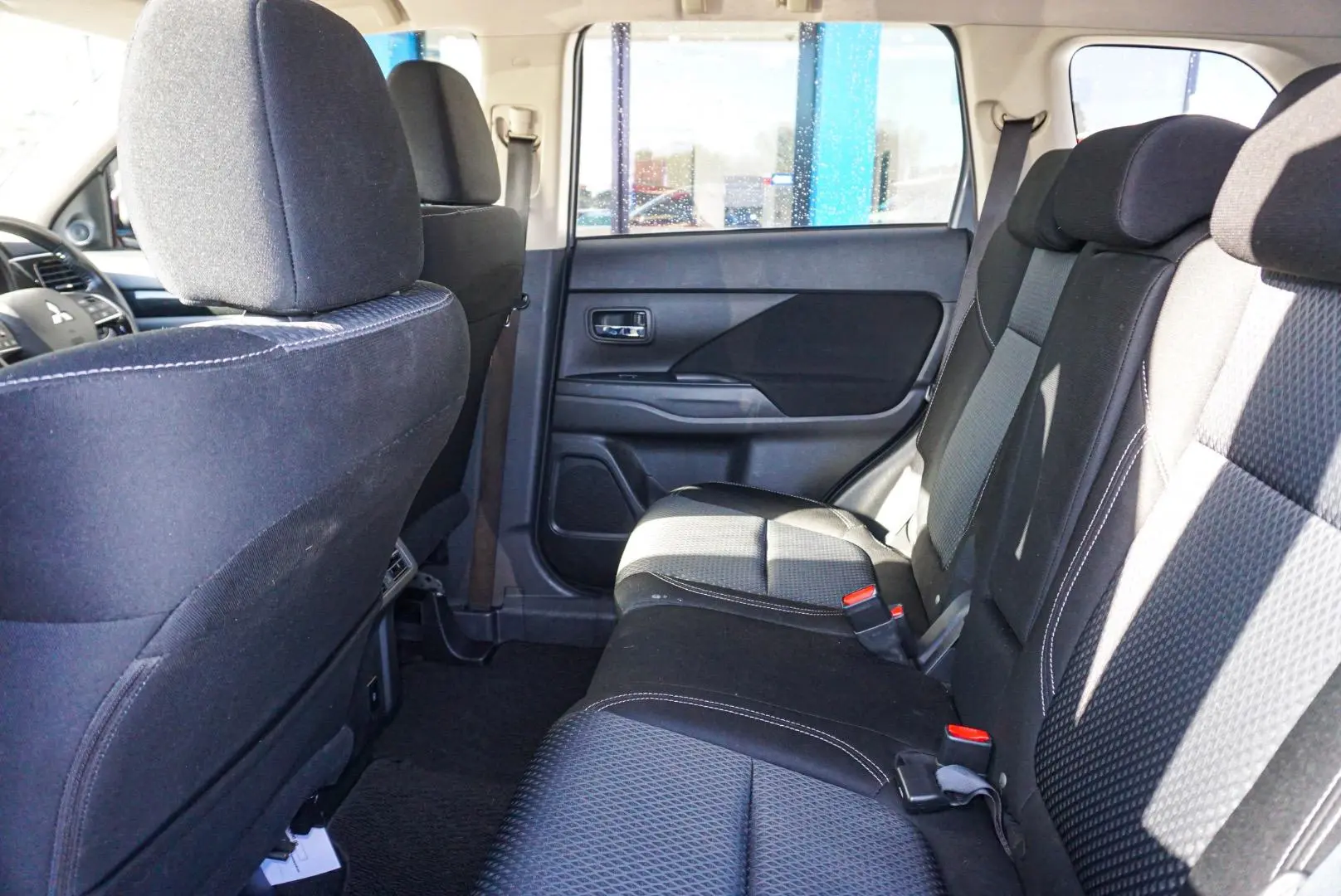 2020 Mitsubishi Outlander Gallery Image 8