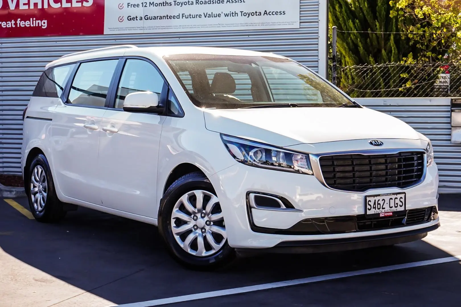 2020 Kia Carnival Gallery Image 1