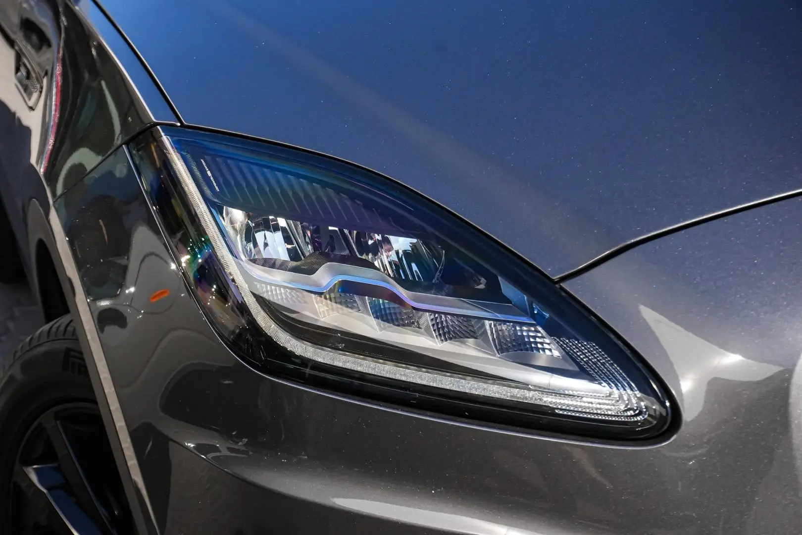 2020 Jaguar E-PACE Gallery Image 12