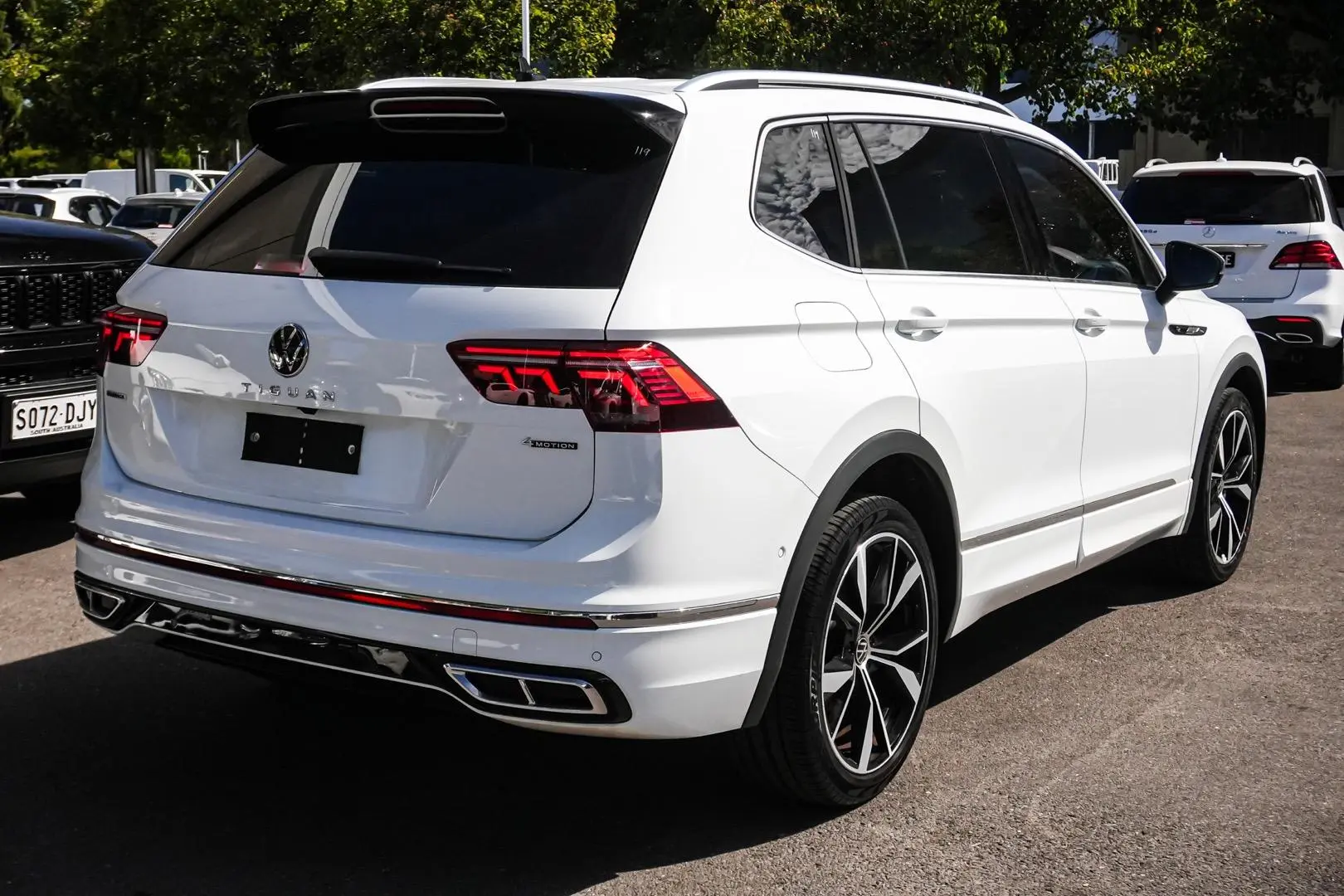 2022 Volkswagen Tiguan Gallery Image 3