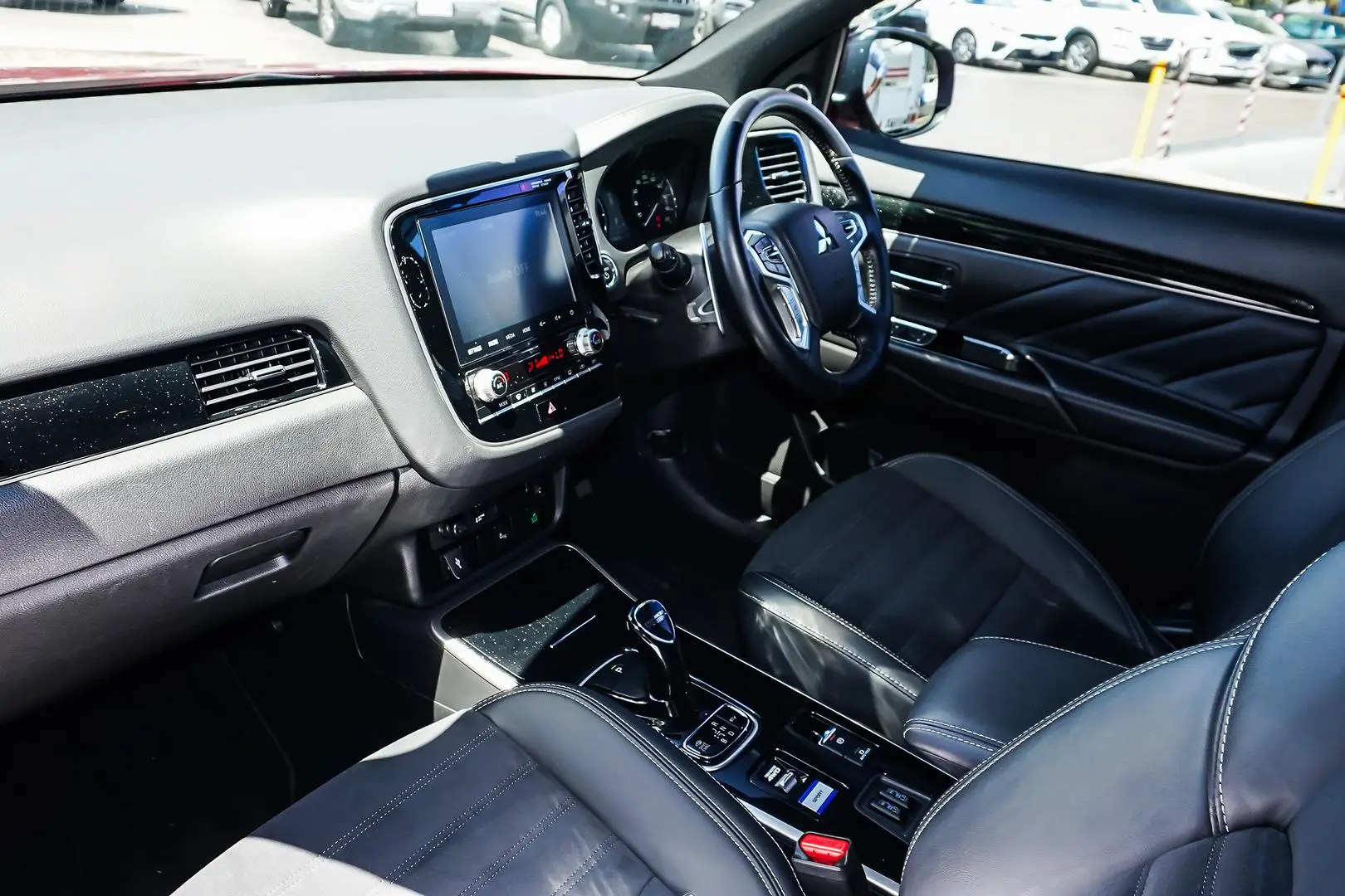 2021 Mitsubishi Outlander Gallery Image 11