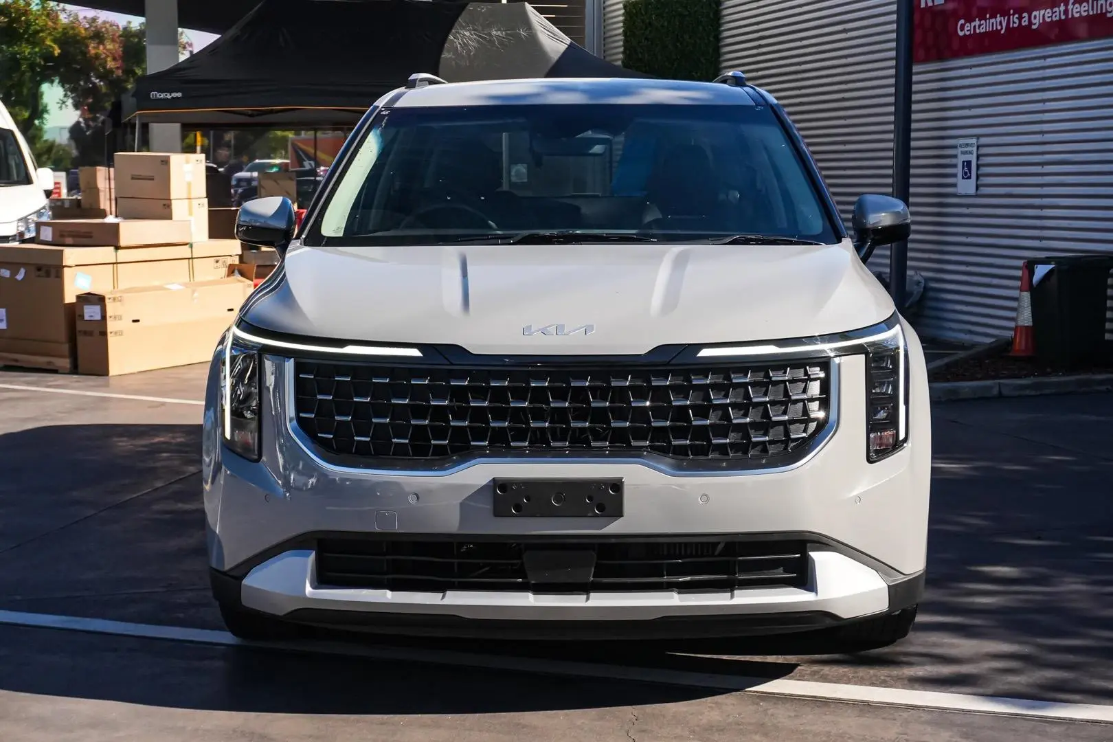 2024 Kia Carnival Gallery Image 5