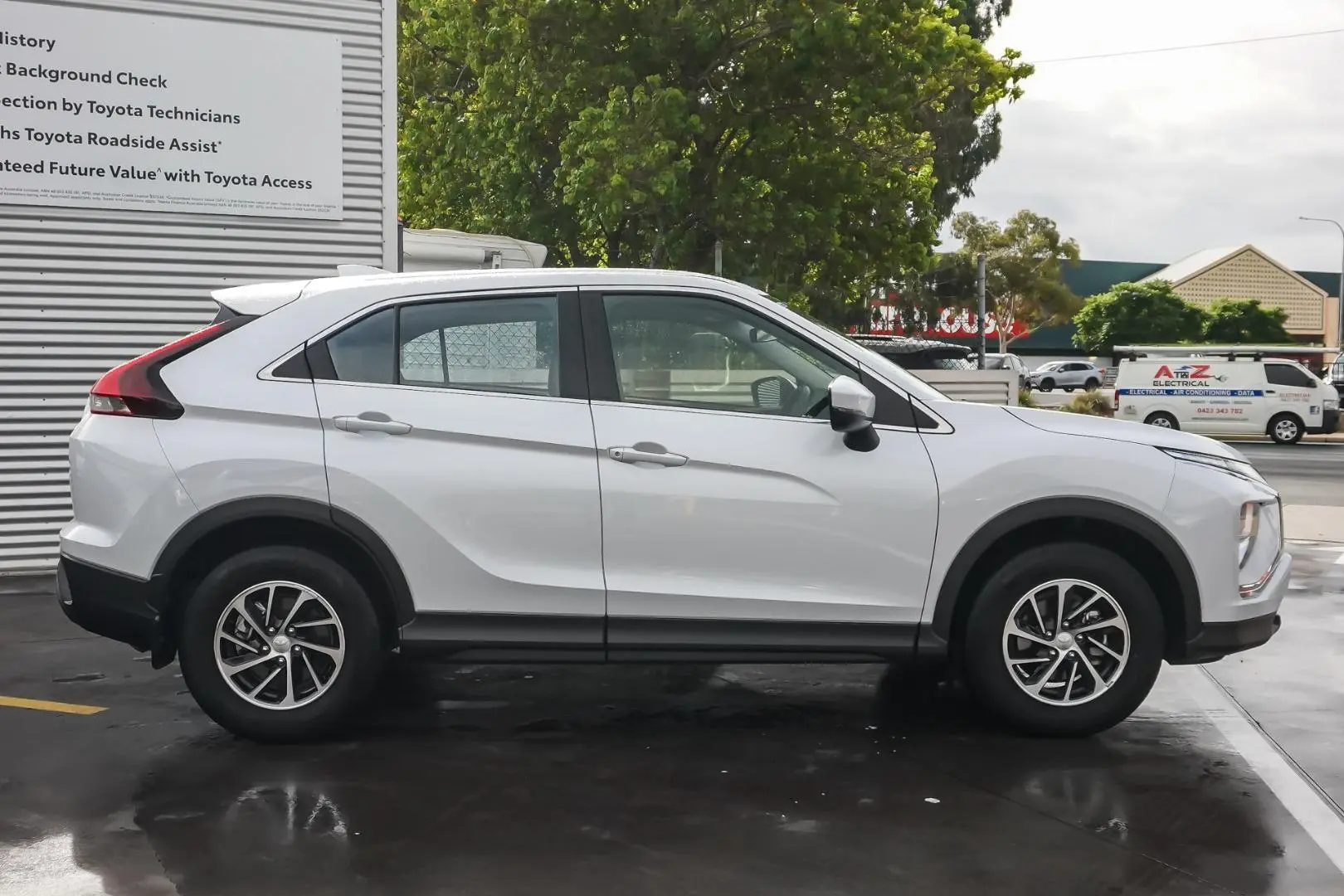 2023 Mitsubishi Eclipse Cross Gallery Image 4